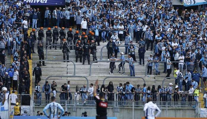 Justiça gaúcha interdita setor da Arena e suspende torcida organizada do Grêmio