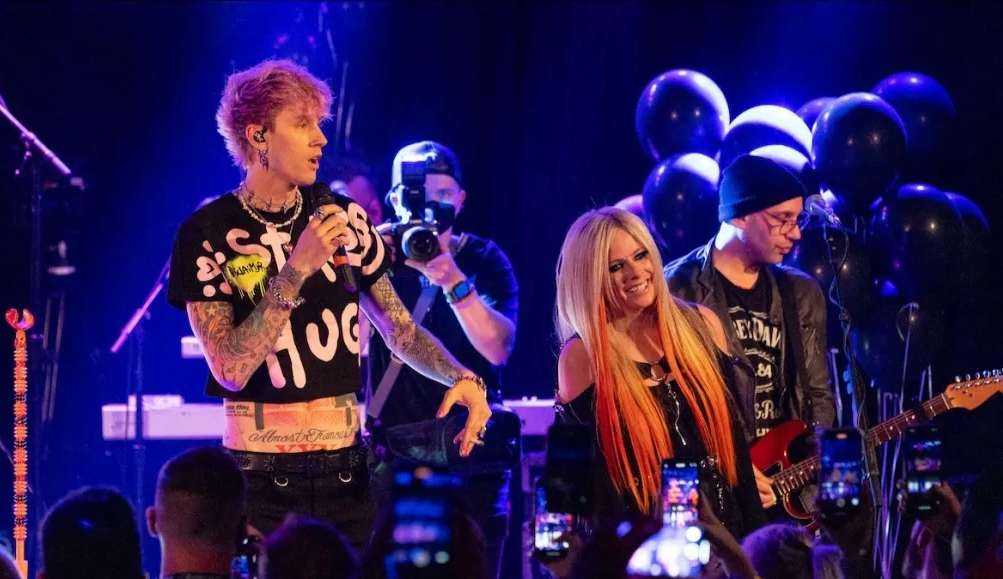 Avril Lavigne anuncia videoclipe em parceria com Machine Gun Kelly