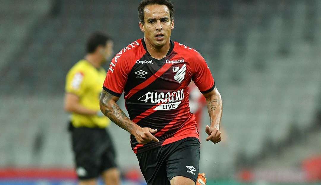 Jadson, Ex-Corinthians, anuncia aposentadoria aos 38 anos