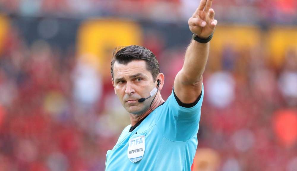 Árbitro afastado após Flamengo e Athletico-PR volta a ser escalado na Copa do Brasil
