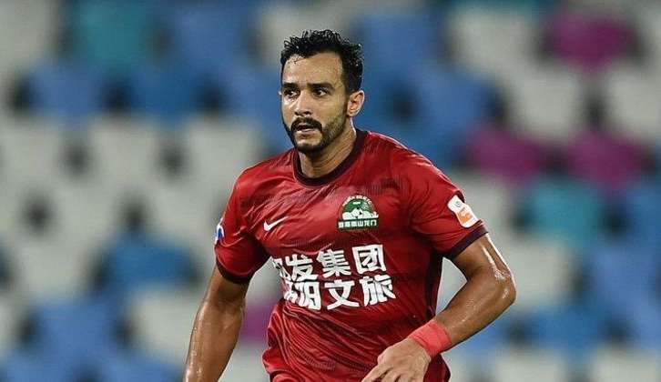 Henrique Dourado é expulso na China após trombada com juiz