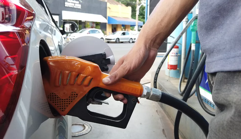 Preços dos combustíveis voltam a cair nessa semana
