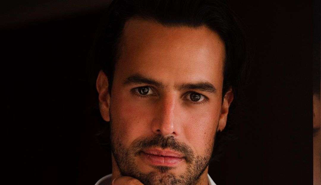 Xande Negrão chega em evento com nova namorada e quase encontra ex-mulher Marina Ruy Barbosa