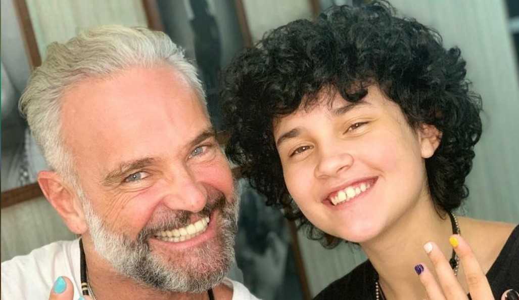 “/Estou me adaptando a essa realidade”/, diz Mateus Carrieri sobre transição de gênero do filho