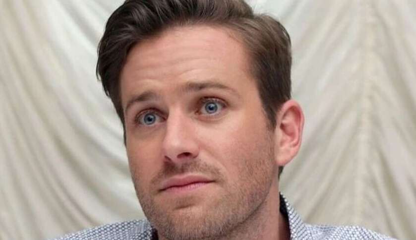 Armie Hammer está sóbrio e aguarda estreia do documentário sobre os escândalos de sua família