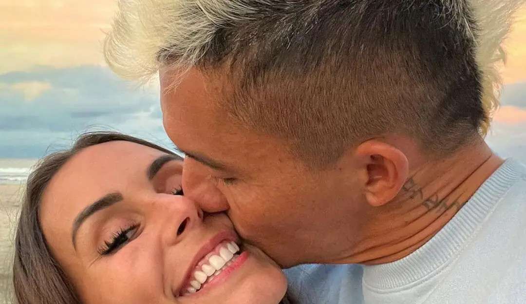 Participantes do “Ilha Record”, Sté Viegas e Nakagima assumem namoro