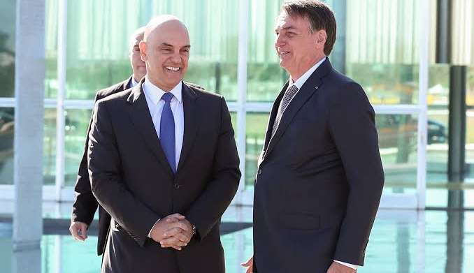 Ministro Alexandre de Moraes prorroga investigação sobre associação da vacina da Covid-19 à Aids feita por Bolsonaro