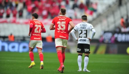 Corinthians e Internacional terminam partida com um placar de empate