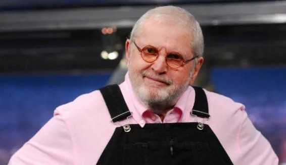 Jô Soares é vacinado contra a covid-19 em SP