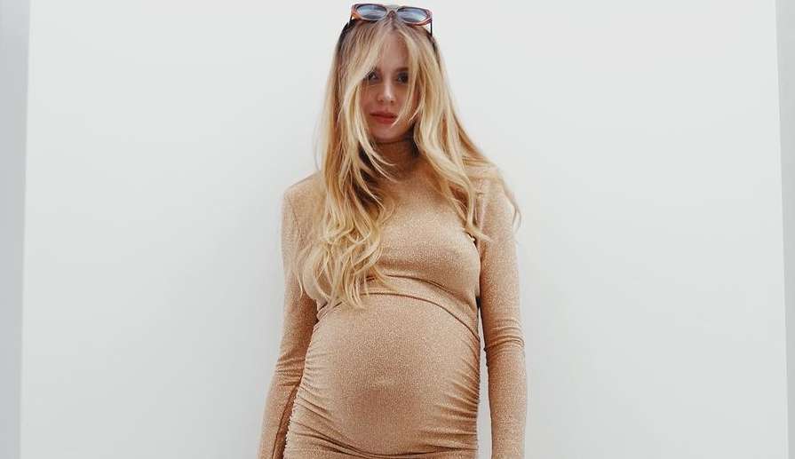 Isabella Scherer fala sobre o pós-parto:  “Amamentar gêmeos é punk”