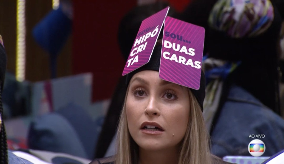 Público chama Carla Diaz de Marcela 2.0: “/está se queimando por causa de macho”/