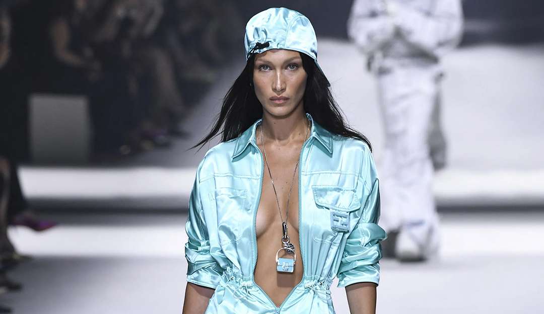 Bolsa Baguette é homenageada em desfile da Fendi em Nova York