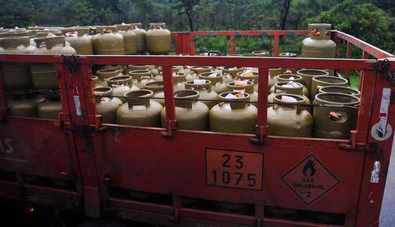 Petrobras reduz preço do gás de cozinha a partir desta terça-feira (13)