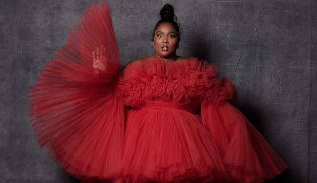 Emmy Awards 2022: destaque no red carpet, famosas apostaram em vestido com cauda