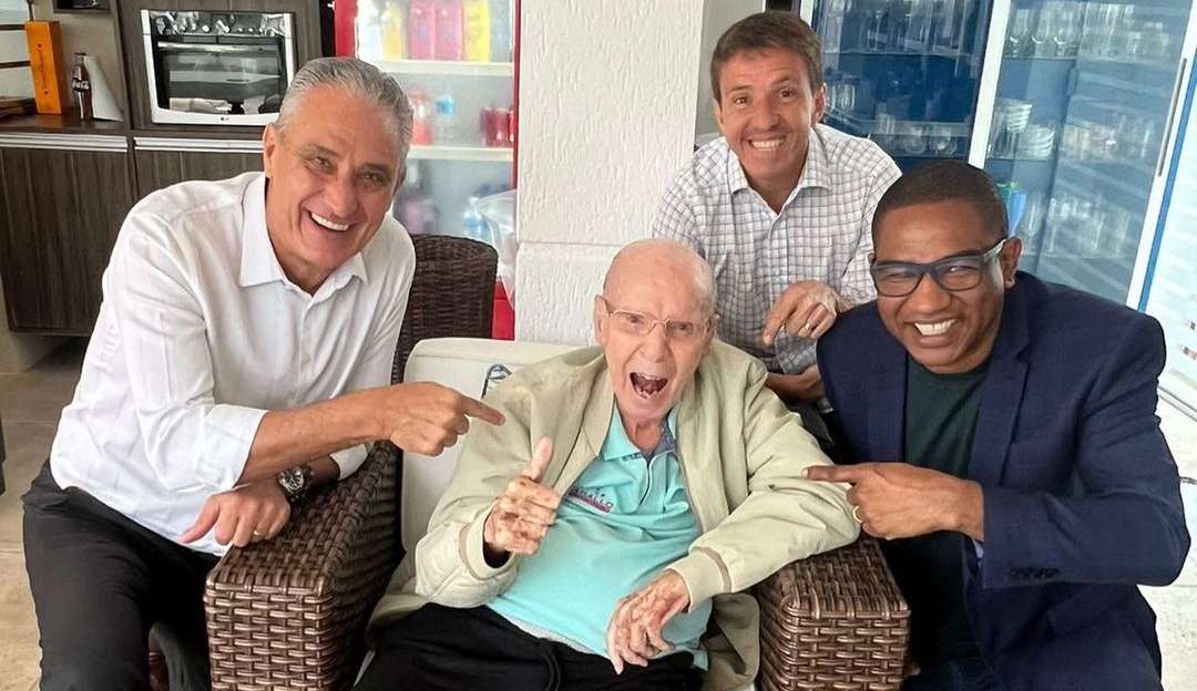 Tite se encontra com Zagallo antes de partir para a França