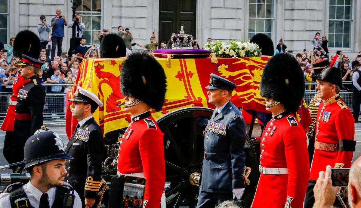 Funeral de Rainha Elizabeth II tem fila com quilômetros de extensão