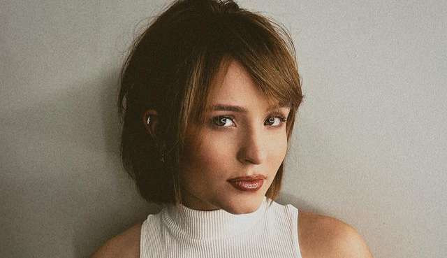 Larissa Manoela comemora 47 milhões de seguidores com novo visual