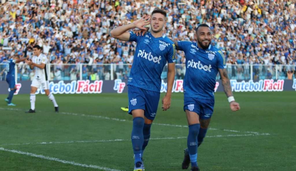 Avaí vence o Atlético-MG em casa e fica perto de sair do Z4 do Brasileirão