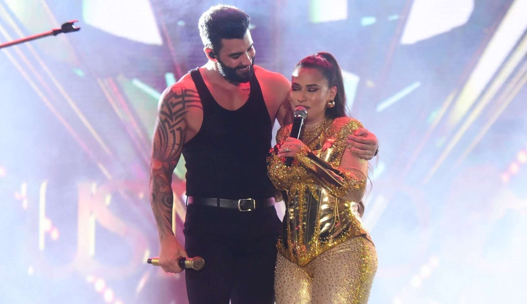 Simone chora ao receber homenagem de Gusttavo Lima em festival