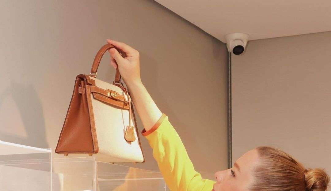 Fiorella Mattheis inaugura um showroom em São Paulo