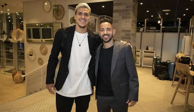 Pedro e Éverton do Flamengo se apresentam a Seleção Brasileira