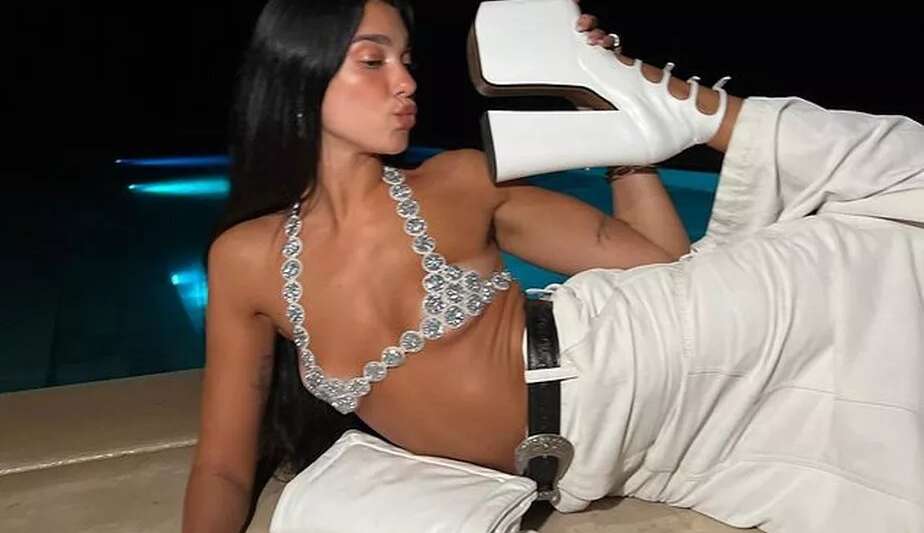 Saias e calças cargo: inspire-se nos melhores looks dos anos 2000