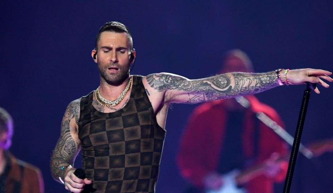 Adam Levine é acusado de traição por mais mulheres