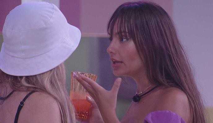BBB 21: Thaís fica com ciúmes de Fiuk e Sarah dançando juntos