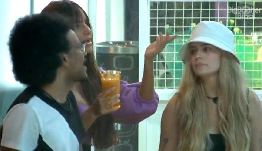 Viih Tube perde a paciência após crise de ciúmes de Thais: ‘Você que lute’