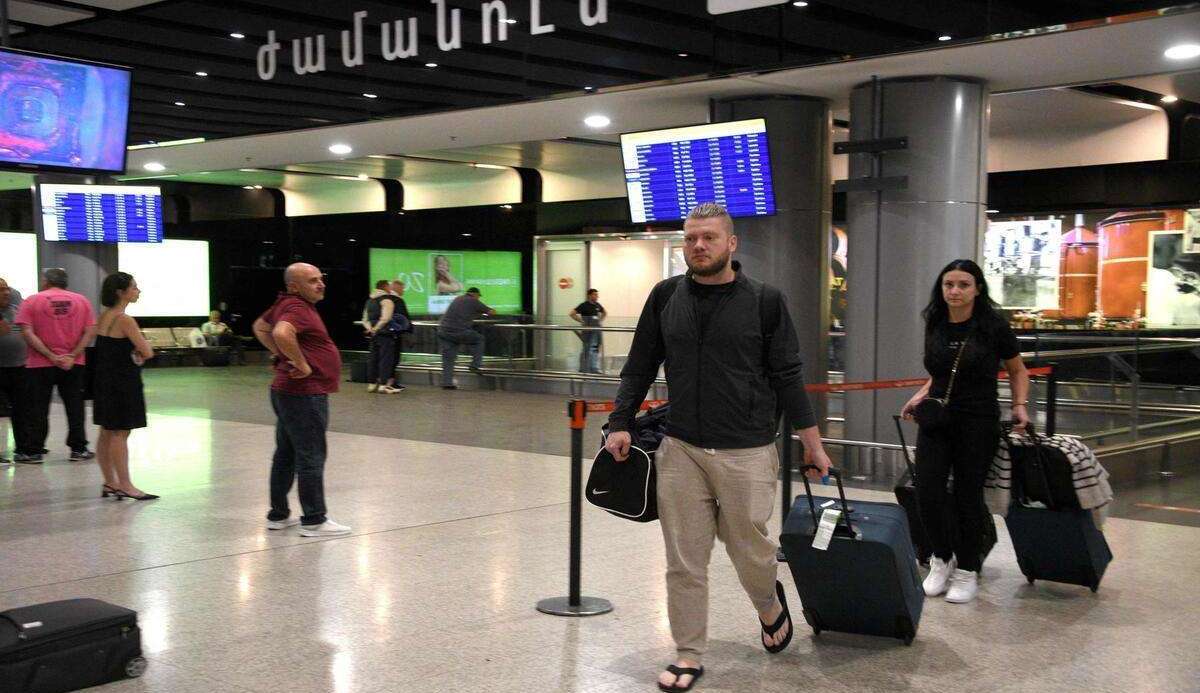 Guerra na Ucrânia: passagens aéreas esgotam na Russia após Putin convocar reservistas para o confronto