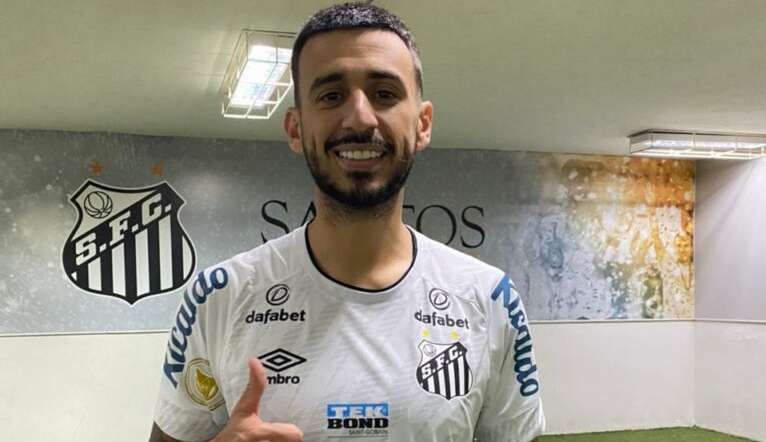 Santos renova o contrado do volante Camacho