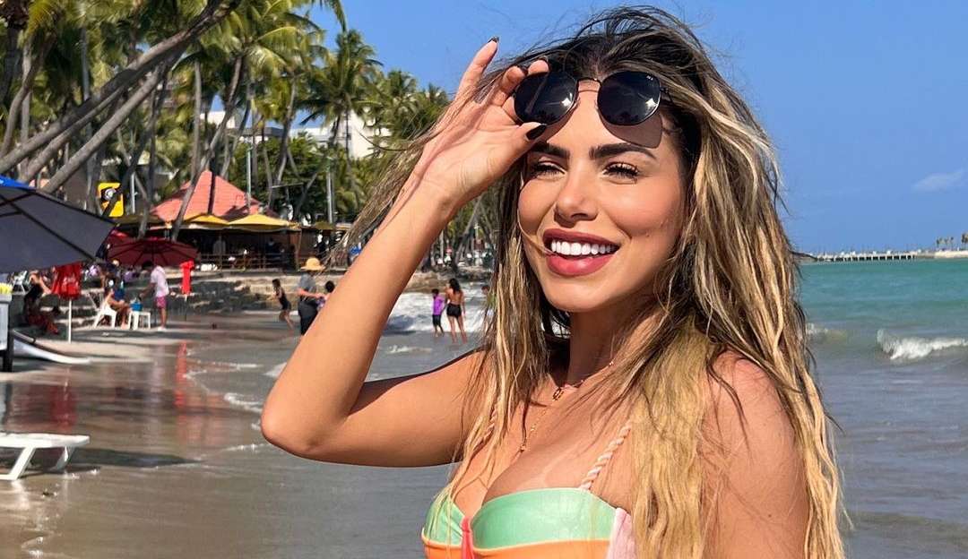 Erika Schneider reata com ex durante trio de Claudia Leitte