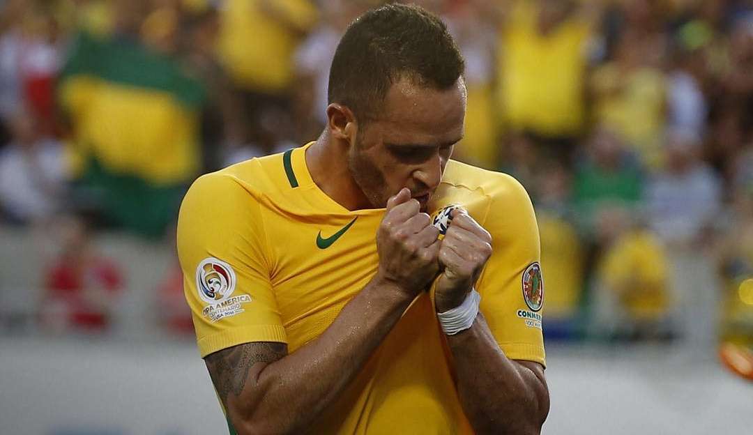 Renato Augusto crê na convocação para Seleção Brasileira, mas diz estar focado no Corinthians