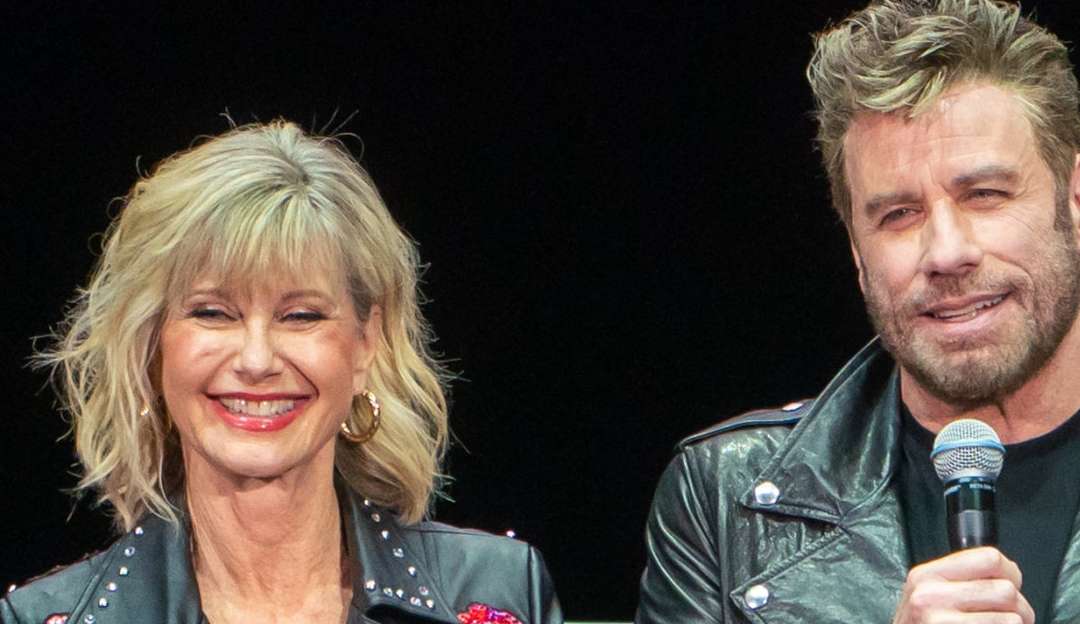 John Travolta homenageia Olivia Newton-John no dia que a colega completaria 74 anos