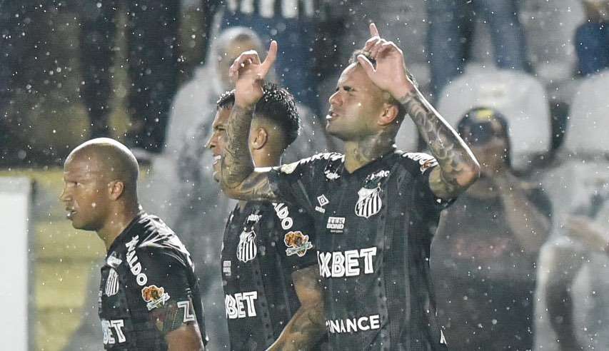 Com gol de Luan, Santos vence por 2 x 0 o Athletico-PR
