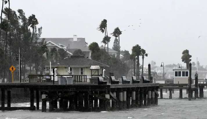 Flórida em alerta: Furacão Ian faz água do mar recuar e torna praia perigosa
