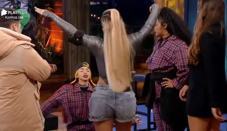 A Fazenda 14: Ruivinha e Deolane trocam farpas