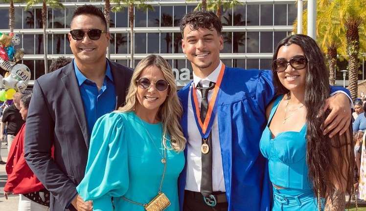 Carla Perez insiste com Xanddy para voltar às pressas para os EUA