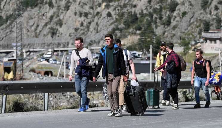 Temendo à mobilização de Putin russos correm para as fronteiras