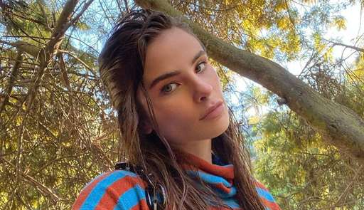 Giulia Be lança “desficava” novo single de sua nova era