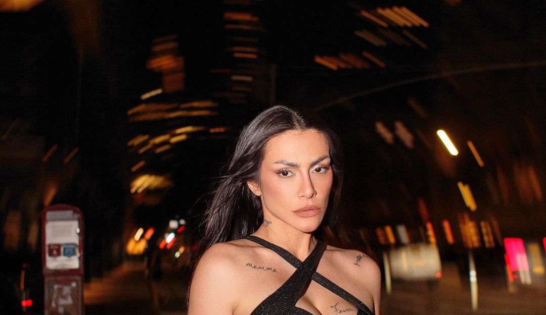 Cleo é capa de revista e diz não trocar seus 40 anos