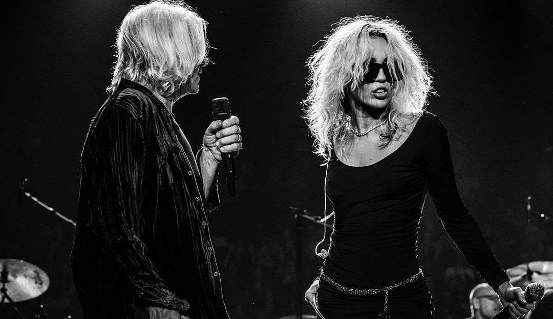 Miley Cyrus cantou hit de Def Deppard em homenagem a Taylor Hawkins