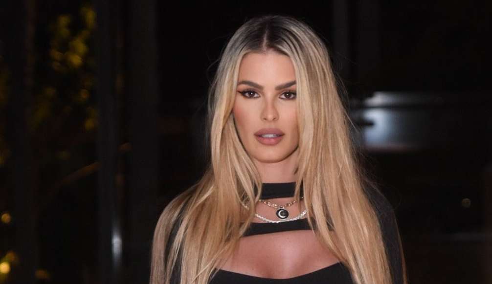 Yasmin Brunet reclama da vida de solteira e diz ser difícil achar alguém que “preste”