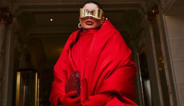 Gkay é convidada para primeira fila em desfile da Balenciaga