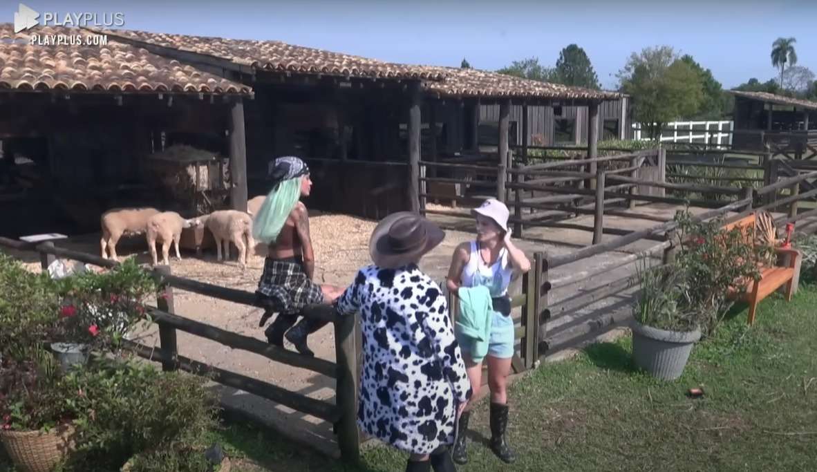 A Fazenda: Deborah pede apoio integral de torcida de Tati Zaqui