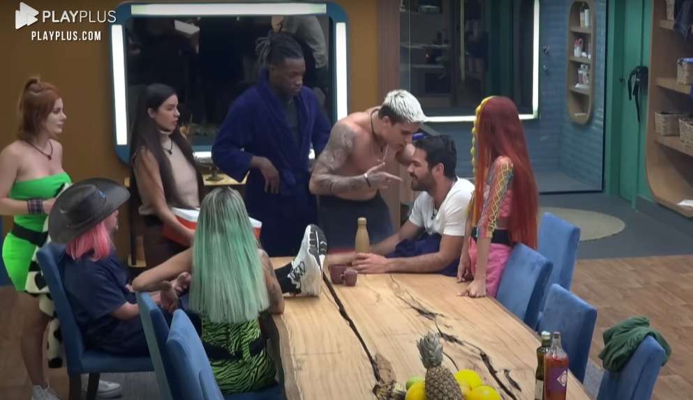 A Fazenda: Tiago Ramos e Shayan se desentendem após Prova do Fazendeiro