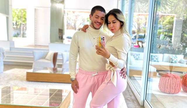 De acordo com colunista, novas traições seriam motivo do término entre Maíra Cardi e Arthur Aguiar