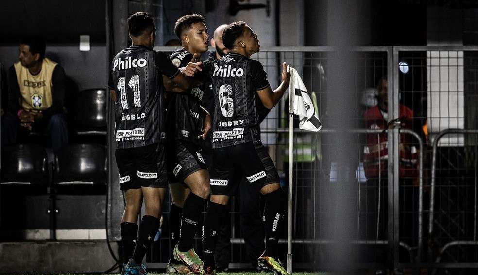 Santos goleia o Juventude na Vila Belmiro