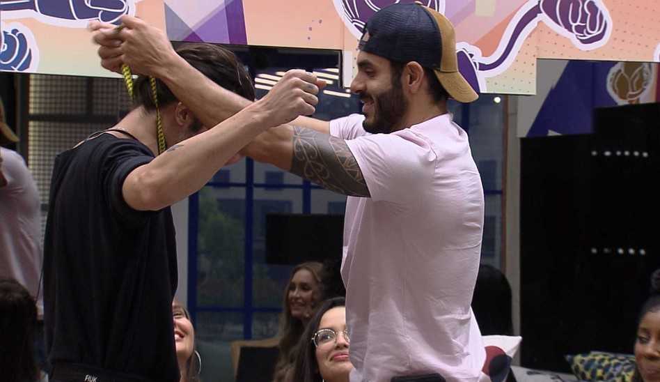 BBB 21: Rodolffo abre mão da coroa e Fiuk é o novo Líder da semana