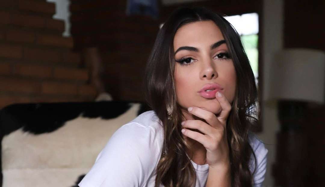 A Fazenda: Pétala expões sexo oral entre peões